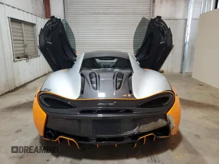 2017 McLaren 570S z VIN SBM13DAA6HW002345, wystawiony jako Copart lot #69572144 z przebiegiem 22 164 mil mil oraz Szkody całkowita. Historia ofert i sprzedaży dostępna na DreamBid. Obrazek 6.