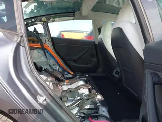 2023 Tesla Model 3 z VIN 5YJ3E1EA5PF700307, wystawiony jako IAAI lot #42034319 z przebiegiem 32 945 mil mil oraz . Historia ofert i sprzedaży dostępna na DreamBid. Obrazek 8.