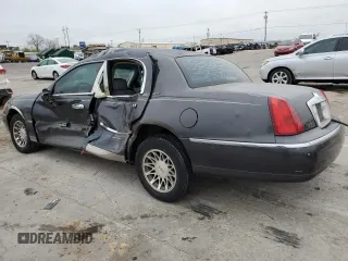 2001 Lincoln Town Car Signature with VIN 1LNHM82W11Y683915, listed as a Copart auction lot 50395865 with Not provided miles and Non repairable. Bid and sale history available at DreamBid. Image 2.
