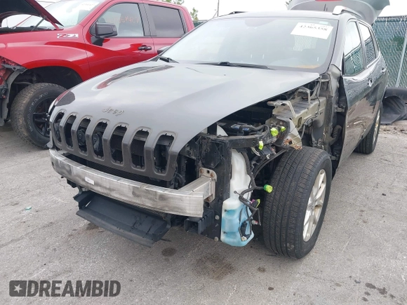 2015 Jeep Cherokee Latitude z VIN 1C4PJMCS1FW512422, wystawiony jako IAAI lot #42365358 z przebiegiem 139 521 mil mil oraz . Historia ofert i sprzedaży dostępna na DreamBid. Obrazek 6.