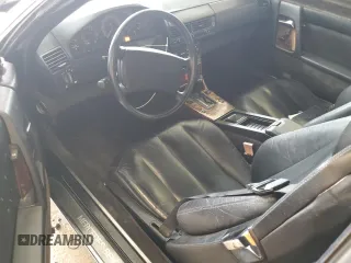 1992 Mercedes-Benz 500 z VIN WDBFA66E2NF038636, wystawiony jako Copart lot #55522605 z przebiegiem 92 002 mil mil oraz Szkody całkowita. Historia ofert i sprzedaży dostępna na DreamBid. Obrazek 8.