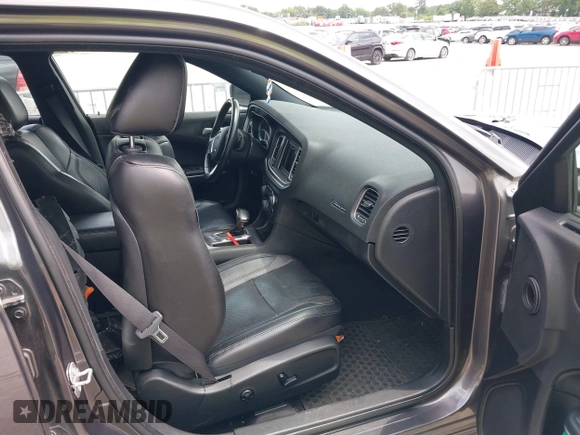 2020 Dodge Charger SXT z VIN 2C3CDXBG3LH211590, wystawiony jako IAAI lot #39869112 z przebiegiem 51 307 mil mil oraz . Historia ofert i sprzedaży dostępna na DreamBid. Obrazek 5.