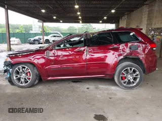 2018 Jeep Grand Cherokee SRT z VIN 1C4RJFDJ0JC231510, wystawiony jako IAAI lot #42445896 z przebiegiem 85 000 mil mil oraz . Historia ofert i sprzedaży dostępna na DreamBid. Obrazek 15.