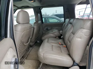 1999 GMC Suburban with VIN 3GKGK26J7XG537043, listed as a Copart auction lot 44683575 with 196,124 mi miles and Salvage Title. Bid and sale history available at carsss.com. Image 11.