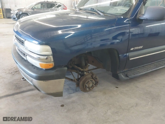 2002 Chevrolet Tahoe LT with VIN 1GNEK13Z92J160981, listed as a IAAI auction lot 42071468 with 306,309 mi miles. Bid and sale history available at carsss.com. Image 6.