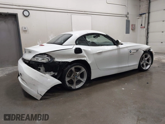 2015 BMW Z4 sDrive28i with VIN WBALL5C51FJ997681, listed as a IAAI auction lot 41323332 with 47,991 mi miles. Bid and sale history available at carsss.com. Image 4.