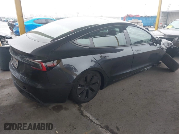 2024 Tesla Model 3 z VIN 5YJ3E1EA3RF737102, wystawiony jako IAAI lot #41562661 z przebiegiem 9 638 mil mil oraz . Historia ofert i sprzedaży dostępna na DreamBid. Obrazek 4.