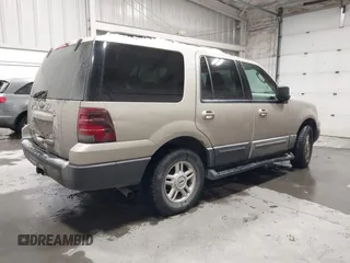 2005 Ford Expedition Special Service with VIN 1FMPU16535LA51506, listed as a IAAI auction lot 40939696 with 165,332 mi miles. Bid and sale history available at carsss.com. Image 4.