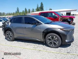 2024 Toyota bZ4X XLE z VIN JTMABACA5RA070254, wystawiony jako IAAI lot #42427736 z przebiegiem 5 718 mil mil oraz . Historia ofert i sprzedaży dostępna na DreamBid. Obrazek 13.