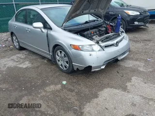 2006 Honda Civic LX z VIN 1HGFA16596L032275, wystawiony jako IAAI lot #42184178 z przebiegiem 220 657 mil mil oraz . Historia ofert i sprzedaży dostępna na DreamBid. Obrazek 6.