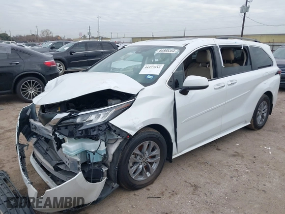 2022 Toyota Sienna XLE with VIN 5TDYRKEC5NS086739, listed as a IAAI auction lot 41277212 with 54,922 mi miles. Bid and sale history available at carsss.com. Image 17.