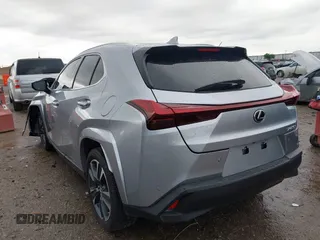 2024 Lexus UX 250h Premium z VIN JTHP6JBH7R2193351, wystawiony jako IAAI lot #42172680 z przebiegiem 10 072 mil mil oraz . Historia ofert i sprzedaży dostępna na DreamBid. Obrazek 3.