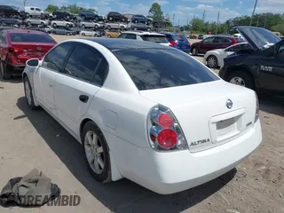 2005 Nissan Altima 2.5 S with VIN 1N4AL11EX5C323608, listed as a IAAI auction lot 41962367 with 160,026 mi miles. Bid and sale history available at carsss.com. Image 3.