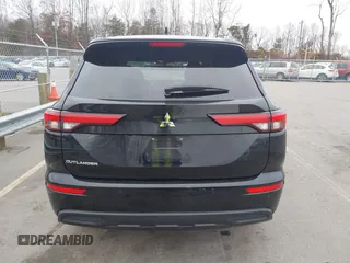 2024 Mitsubishi Outlander ES z VIN JA4J3UA89RZ031760, wystawiony jako IAAI lot #41140604 z przebiegiem 54 640 mil mil oraz . Historia ofert i sprzedaży dostępna na DreamBid. Obrazek 16.