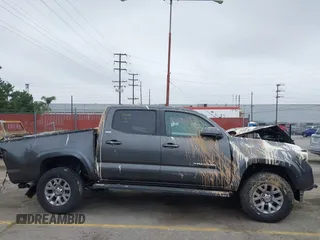 2017 Toyota Tacoma SR5 z VIN 3TMAZ5CN0HM039730, wystawiony jako IAAI lot #42406448 z przebiegiem 69 530 mil mil oraz . Historia ofert i sprzedaży dostępna na DreamBid. Obrazek 14.
