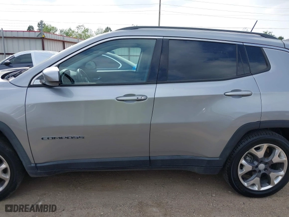 2019 Jeep Compass Limited with VIN 3C4NJCCB9KT793631, listed as a IAAI auction lot 41933473 with 124,216 mi miles. Bid and sale history available at carsss.com. Image 13.