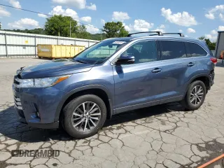 2017 Toyota Highlander XLE z VIN 5TDJZRFH1HS408351, wystawiony jako Copart lot #64393015 z przebiegiem 124 603 mil mil oraz Szkoda całkowita • Salvage title. Historia ofert i sprzedaży dostępna na DreamBid. Obrazek 1.
