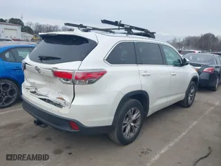 2014 Toyota Highlander XLE with VIN 5TDKKRFH2ES010070, listed as a IAAI auction lot 41379778 with 123,841 mi miles. Bid and sale history available at carsss.com. Image 4.