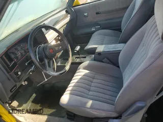 1987 Chevrolet Monte Carlo z VIN 1G1GZ11G1HP127793, wystawiony jako Copart lot #75700654 z przebiegiem 99 478 mil mil oraz Szkody całkowita. Historia ofert i sprzedaży dostępna na DreamBid. Obrazek 7.