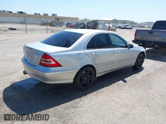 2007 Mercedes-Benz C 280 Luxury z VIN WDBRF92H67F857068, wystawiony jako IAAI lot #42216145 z przebiegiem 183 348 mil mil oraz . Historia ofert i sprzedaży dostępna na DreamBid. Obrazek 4.