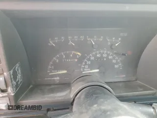 1994 GMC Sierra 3500 z VIN 1GTGC34K0RE552892, wystawiony jako Copart lot #45672255 z przebiegiem 379 943 mil mil oraz Szkoda całkowita • Salvage title. Historia ofert i sprzedaży dostępna na DreamBid. Obrazek 9.