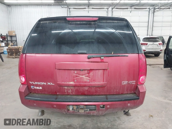 2013 GMC Yukon XL SLT z VIN 1GKS2KE75DR333420, wystawiony jako IAAI lot #41712106 z przebiegiem 234 473 mil mil oraz . Historia ofert i sprzedaży dostępna na DreamBid. Obrazek 16.