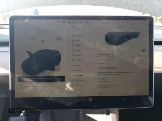 2024 Tesla Model Y Long Range z VIN 7SAYGAEE6RF106267, wystawiony jako Copart lot #53386675 z przebiegiem 8454 mil mil oraz Szkoda całkowita • Salvage title. Historia ofert i sprzedaży dostępna na DreamBid. Obrazek 9.