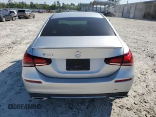 2021 Mercedes-Benz A 220 z VIN W1K3G4EB0MJ271544, wystawiony jako Copart lot #53053585 z przebiegiem 74 495 mil mil oraz Szkody całkowita. Historia ofert i sprzedaży dostępna na DreamBid. Obrazek 6.