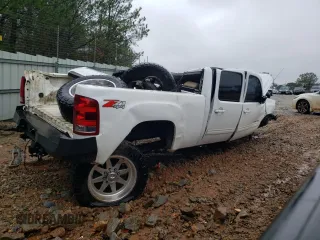 2011 GMC Sierra 2500HD SLT z VIN 1GT121C88BF114348, wystawiony jako Copart lot #43801915 z przebiegiem Nie podano mil oraz Nie do naprawy • Non repairable. Historia ofert i sprzedaży dostępna na DreamBid. Obrazek 3.