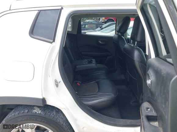 2018 Jeep Compass Latitude with VIN 3C4NJCBB3JT125517, listed as a IAAI auction lot 42132890 with 155,746 mi miles. Bid and sale history available at carsss.com. Image 8.