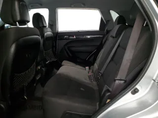 2014 Kia Sorento LX z VIN 5XYKTCA6XEG465634, wystawiony jako Copart lot #57148995 z przebiegiem 201 503 mil mil oraz Szkoda całkowita • Salvage title. Historia ofert i sprzedaży dostępna na DreamBid. Obrazek 11.
