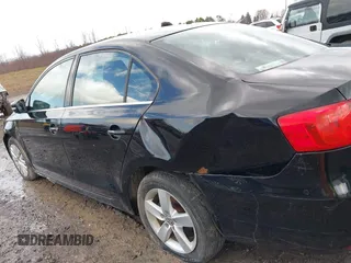 2013 Volkswagen Jetta SE with VIN 3VWDP7AJ4DM352849, listed as a IAAI auction lot 41918821 with 143,547 mi miles and . Bid and sale history available at DreamBid. Image 6.