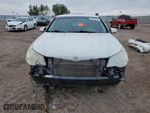 2008 Chrysler Sebring Limited z VIN 1C3LC66KX8N295515, wystawiony jako Copart lot #57480675 z przebiegiem 149 569 mil mil oraz Szkoda całkowita • Salvage title. Historia ofert i sprzedaży dostępna na DreamBid. Obrazek 5.