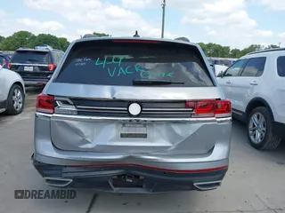 2024 Volkswagen Atlas SE z VIN 1V2WR2CA3RC567572, wystawiony jako IAAI lot #42042562 z przebiegiem 28 684 mil mil oraz . Historia ofert i sprzedaży dostępna na DreamBid. Obrazek 16.