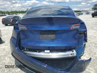 2022 Tesla Model Y Long Range z VIN 7SAYGDEE4NF426893, wystawiony jako Copart lot #55809275 z przebiegiem 16 083 mil mil oraz Szkoda całkowita • Salvage title. Historia ofert i sprzedaży dostępna na DreamBid. Obrazek 6.