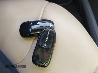 2013 Tesla Model S с VIN 5YJSA1CN1DFP09577, выставлен на аукционе IAAI как лот 41626684 с пробегом 128 289 миль миль и . История ставок и продаж доступна на DreamBid. Изображение 11.