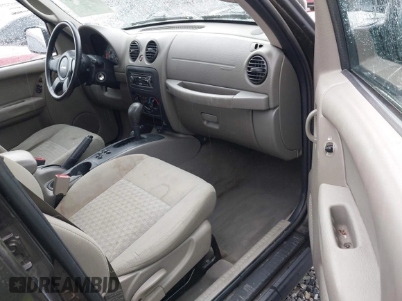 2005 Jeep Liberty Sport with VIN 1J4GL48K45W581892, listed as a IAAI auction lot 41908767 with 168,151 mi miles. Bid and sale history available at carsss.com. Image 5.