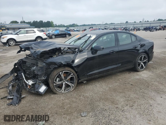 2024 Volvo S60 Core Dark Theme z VIN 7JRL12TK6RG323297, wystawiony jako Copart lot #53923895 z przebiegiem Nie podano mil oraz Szkoda całkowita • Salvage title. Historia ofert i sprzedaży dostępna na DreamBid. Obrazek 1.