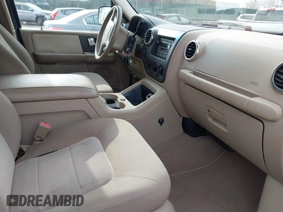 2004 Ford Expedition Special Service with VIN 1FMFU16L44LB85496, listed as a IAAI auction lot 41852315 with 169,687 mi miles. Bid and sale history available at carsss.com. Image 5.