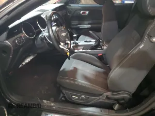 2019 Ford Mustang GT z VIN 1FA6P8CF5K5204048, wystawiony jako Copart lot #73311984 z przebiegiem 45 736 mil mil oraz Szkody całkowita. Historia ofert i sprzedaży dostępna na DreamBid. Obrazek 7.
