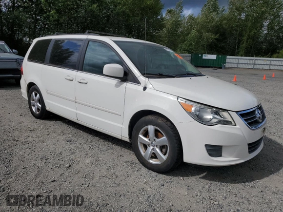 2011 Volkswagen Routan SE with VIN 2V4RW3DG0BR789523, listed as a Copart auction lot 61761785 with 124,530 mi miles and Clean title. Bid and sale history available at DreamBid. Image 4.