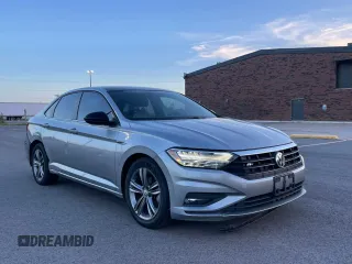 2020 Volkswagen Jetta S z VIN 3VWCB7BU6LM024964, wystawiony jako Copart lot #62429535 z przebiegiem 111 926 mil mil oraz Czysty tytuł • Clean title. Historia ofert i sprzedaży dostępna na DreamBid. Obrazek 1.