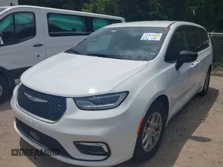 2025 Chrysler Pacifica Select z VIN 2C4RC1BG1SR520795, wystawiony jako IAAI lot #42421019 z przebiegiem 15 267 mil mil oraz . Historia ofert i sprzedaży dostępna na DreamBid. Obrazek 2.