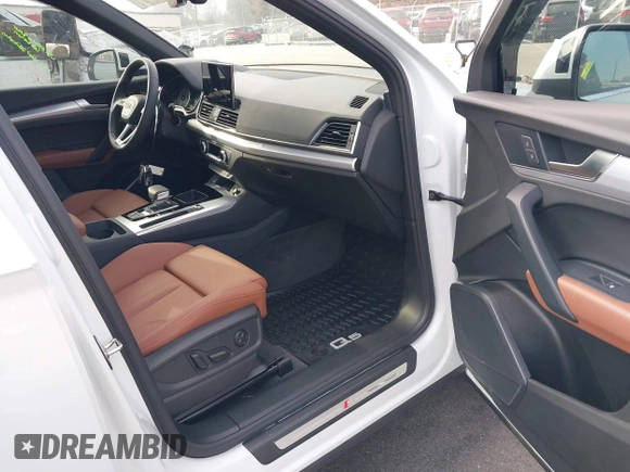 2024 Audi Q5 S line Premium z VIN WA1GAAFY0R2070950, wystawiony jako IAAI lot #41118186 z przebiegiem 3248 mil mil oraz . Historia ofert i sprzedaży dostępna na DreamBid. Obrazek 5.