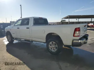 2024 Ram 2500 Big Horn z VIN 3C6UR5JL3RG337551, wystawiony jako Copart lot #47143015 z przebiegiem 12 473 mil mil oraz Czysty tytuł • Clean title. Historia ofert i sprzedaży dostępna na DreamBid. Obrazek 2.