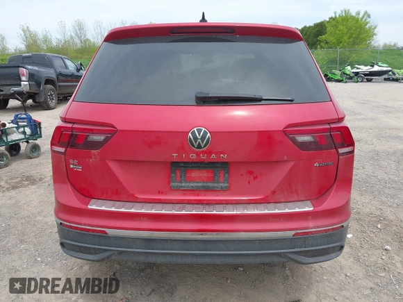 2022 Volkswagen Tiguan SE z VIN 3VV2B7AX9NM129948, wystawiony jako IAAI lot #42247719 z przebiegiem 59 501 mil mil oraz . Historia ofert i sprzedaży dostępna na DreamBid. Obrazek 16.