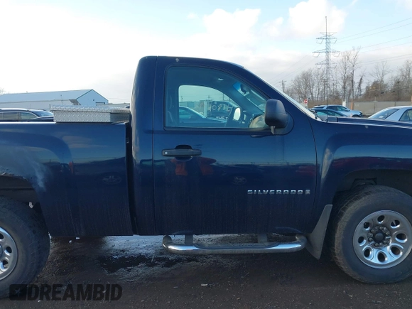 2008 Chevrolet Silverado 1500 Work Truck with VIN 1GCEK14C38Z200386, listed as a IAAI auction lot 41806992 with 337,187 mi miles. Bid and sale history available at carsss.com. Image 13.