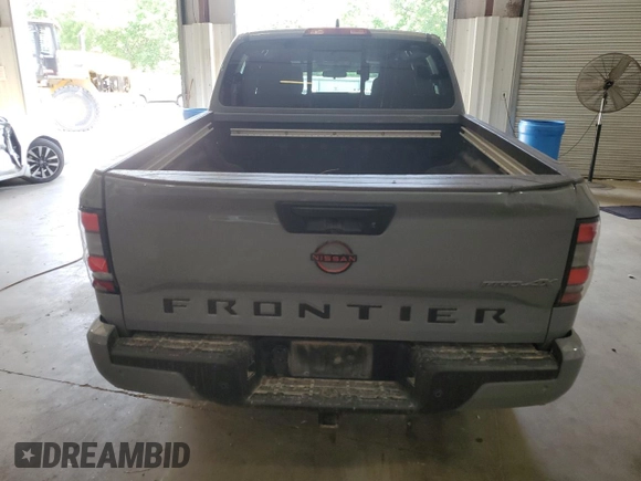 2023 Nissan Frontier Pro-4X z VIN 1N6ED1EK6PN624132, wystawiony jako Copart lot #53797395 z przebiegiem 55 344 mil mil oraz Szkoda całkowita • Salvage title. Historia ofert i sprzedaży dostępna na DreamBid. Obrazek 6.