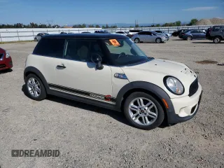 2012 MINI Hardtop S z VIN WMWSV3C55CTY19041, wystawiony jako Copart lot #52653075 z przebiegiem Nie podano mil oraz Czysty tytuł • Clean title. Historia ofert i sprzedaży dostępna na DreamBid. Obrazek 4.