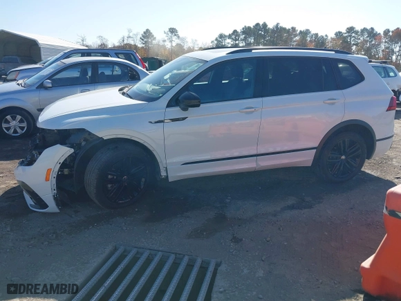 2022 Volkswagen Tiguan SE R-Line Black with VIN 3VVCB7AX8NM131565, listed as a IAAI auction lot 40769279 with 26,000 mi miles. Bid and sale history available at carsss.com. Image 15.